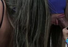 Boquete da loirinha safada enquanto seu macho filmava