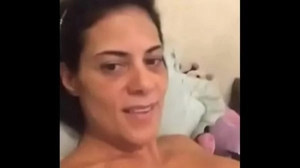 Coroa Gostosa batendo Siririca até gozar bem gostoso