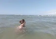 Bundas porno gostosa transando na praia escondido